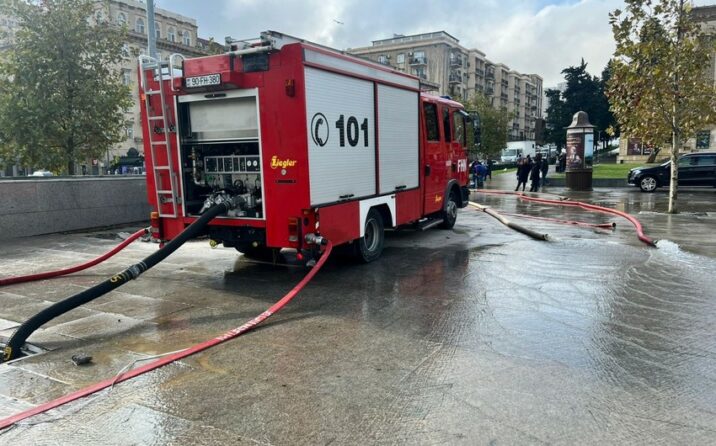 Yeraltı piyada keçidinə dolan su boşaldıldı