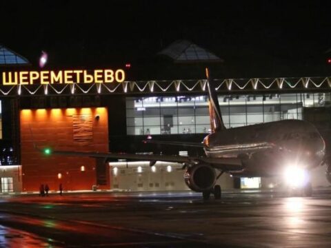 Moskvada hava limanını su basdı