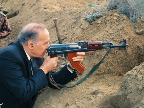 Bir şəklin tarixçəsi – Heydər Əliyev düşmənin 2 kilometrliyində…