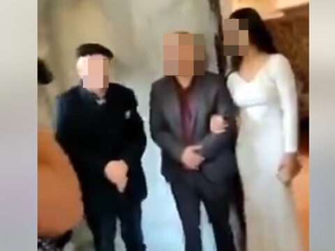 50 yaşlı kişi evləndiyi qızla oğlunun nişanında tanış olub
