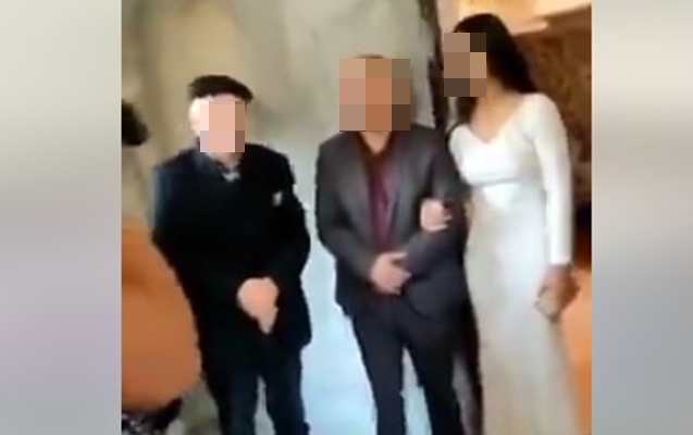 50 yaşlı kişi evləndiyi qızla oğlunun nişanında tanış olub