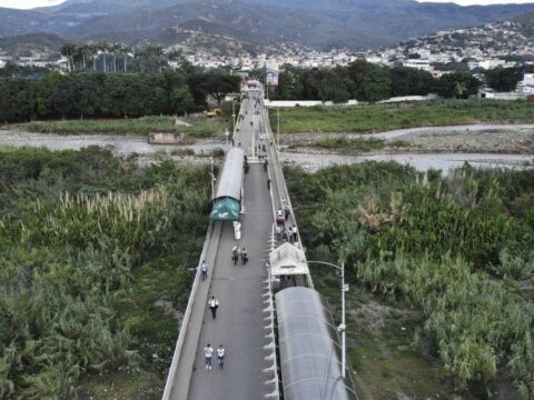 Venesuela ilə Kolumbiya arasında sərhədin açılacağı vaxt məlum olub