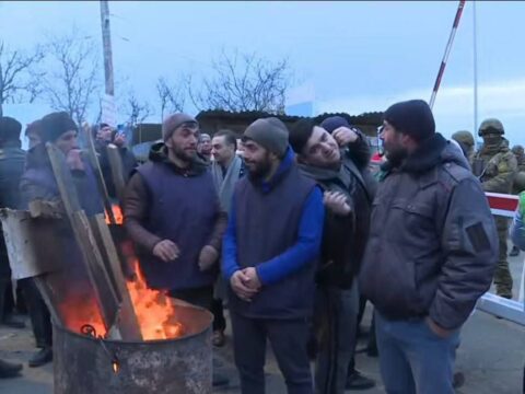 Laçın yolunda etirazçıların sayı ARTIR