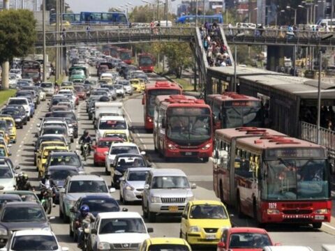 100-dən çox avtobus ünvana GECİKİR