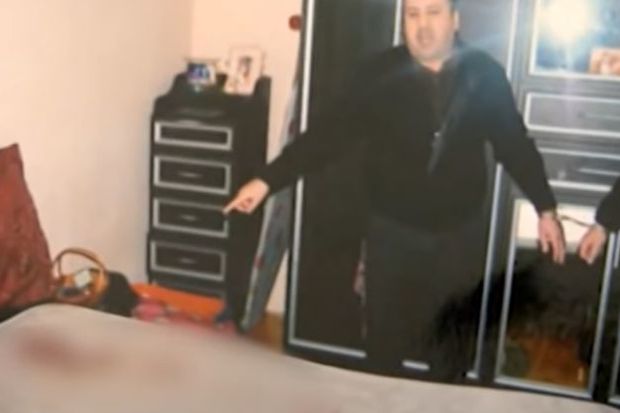 Anasının yanında dediyi sözə görə arvadını döyüb öldürdü