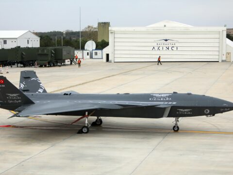 Türkiyənin pilotsuz təyyarəsi ilk uçuşunu həyata keçirib 