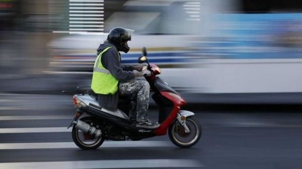 Moped sürənlərdən sürücülük vəsiqəsi tələb olunacaq