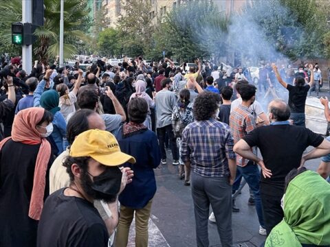 İranda hakimiyyətə qarşı etirazlar yenidən ALOVLANIR