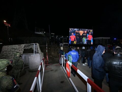 Aksiya iştirakçıları dünya çempionatının finalını izləyir 