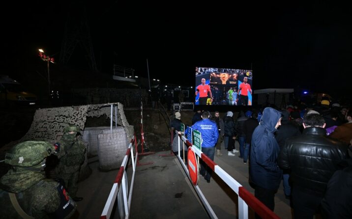Aksiya iştirakçıları dünya çempionatının finalını izləyir 