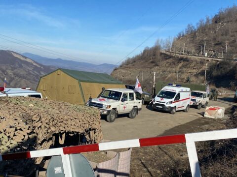 Azərbaycan Xankəndidəki xəstələri İrəvana daşımasına şərait YARATDI