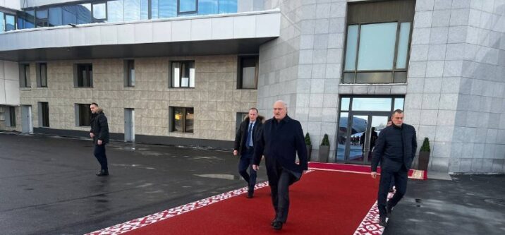 Putin Minskə çatdı – Lukaşenko onu qarşılamağa gəldi