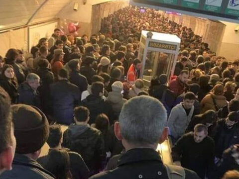 "28 May"dakı sıxlıqla bağlı rəsmi AÇIQLAMA 