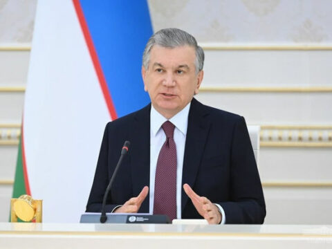 Özbəkistanda nazirlik və dövlət idarələrinin sayı iki dəfə azalacaq