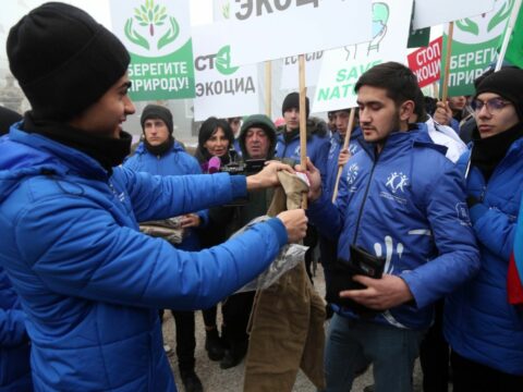 Aksiya iştirakçılarına isti geyimlər paylanıldı