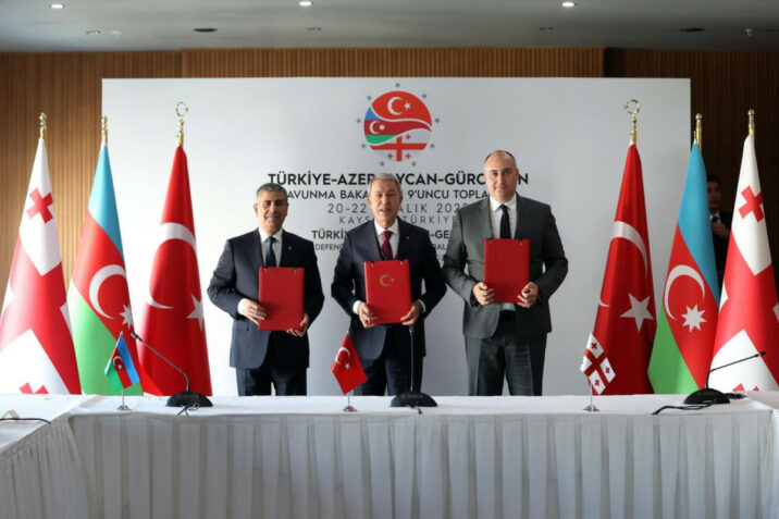 Müdafiə nazirləri yekun sənəd imzaladı