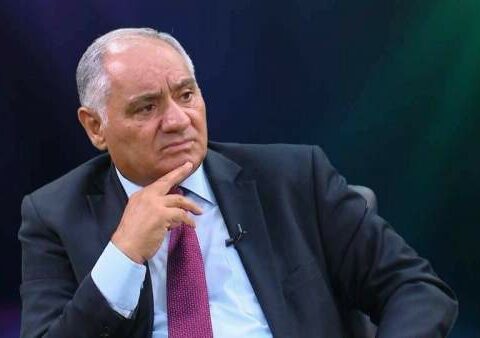 Biganə qalmaq, danışmaq lazım gələndə susmaq, sonradan hamı danışanda dil-dil ötmək onun ruhuna yaddır…