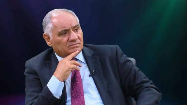 Biganə qalmaq, danışmaq lazım gələndə susmaq, sonradan hamı danışanda dil-dil ötmək onun ruhuna yaddır…
