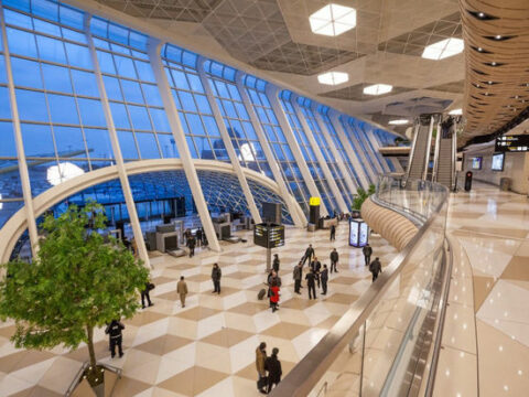 Bakı aeroportunda Banqladeş vətəndaşından 20 pasport götürüldü