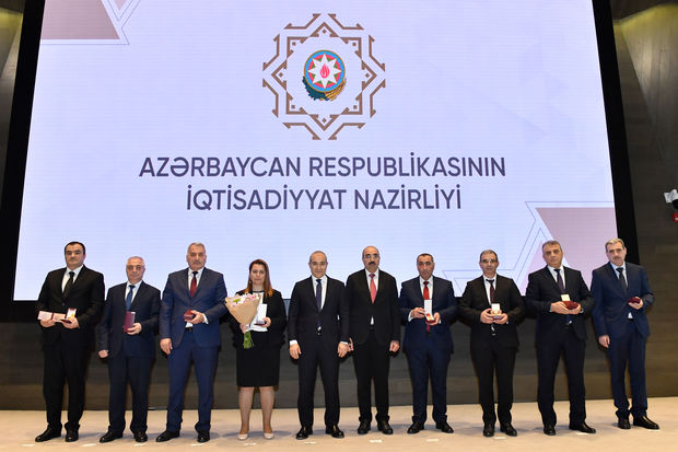 İqtisadiyyat Nazirliyinin təltif olunmuş əməkdaşlarına orden və medallar təqdim edilib