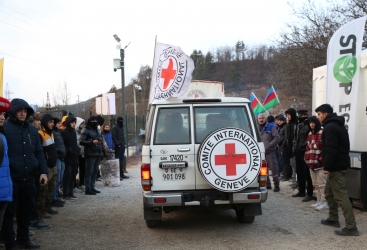 “Qırmızı Xaç”ın daha 3 avtomobili Laçın yolundan keçdi