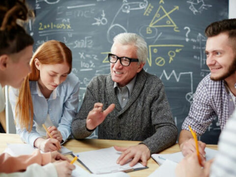 Professor elmi adının hansı üstünlükləri var?