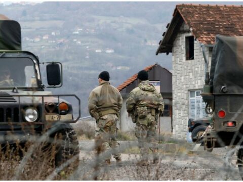 NATO-nun beş ölkəsi Serbiyadan Kosovodakı barrikadaları götürməyi tələb edib