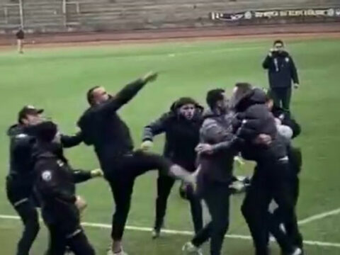 Futbol matçında qalmaqal: Klub prezidenti rəqibin oyunçusunu şillələdi