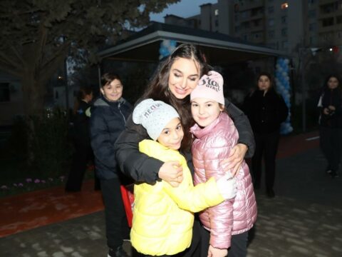 Leyla Əliyeva Bakıda növbəti həyətin açılışında