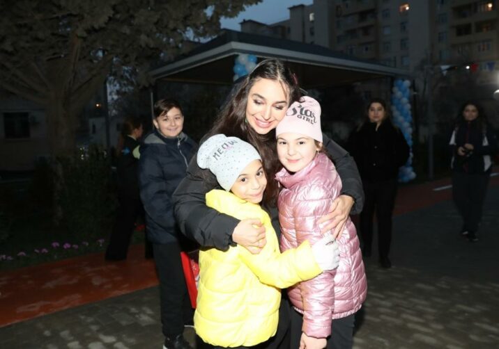 Leyla Əliyeva Bakıda növbəti həyətin açılışında