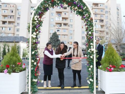Leyla Əliyeva Bakıda “Bizim həyət” layihəsi çərçivəsində növbəti həyətin açılışında iştirak edib