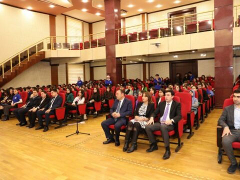 Gənclər Fondunun icraçı direktoru BDU tələbələri ilə görüşdü