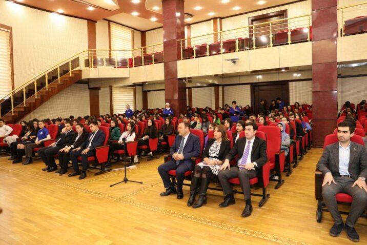 Gənclər Fondunun icraçı direktoru BDU tələbələri ilə görüşdü