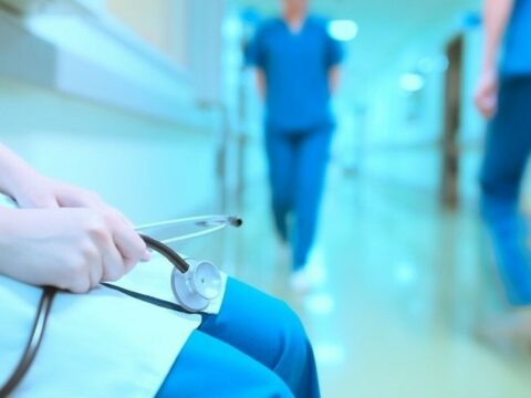 Özəl xəstəxanalarda 500 manatdan artıq ödənişlər nağdsız olacaq