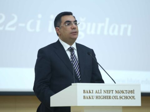SOCAR-ın Bakı Ali Neft Məktəbində Dünya Azərbaycanlılarının Həmrəyliyi Günü və Yeni il tədbiri