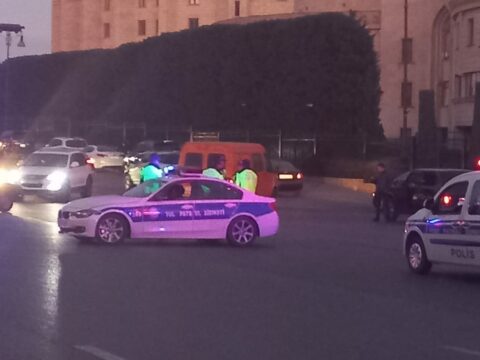 Polis partlayış olan ərazidə hərəkəti bərpa edir