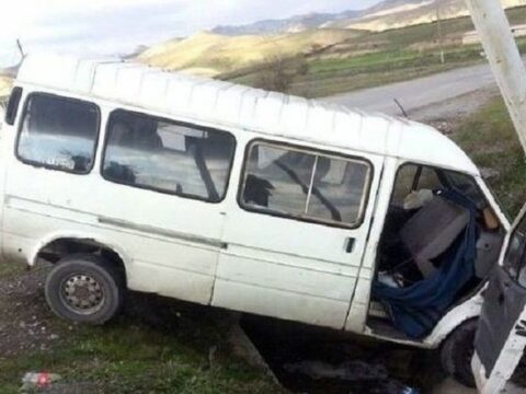 Şəkidə mikroavtobus aşdı – Xəsarət alanlar var