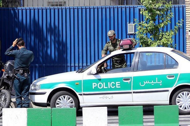 İranın Zahedan şəhərində polis patrul maşını atəşə tutuldu