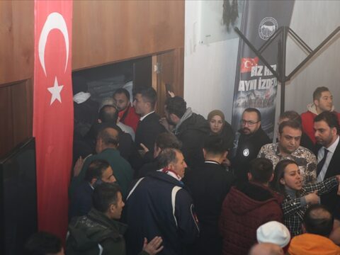 Şəhidlərin anım mərasimində tavan çökdü 