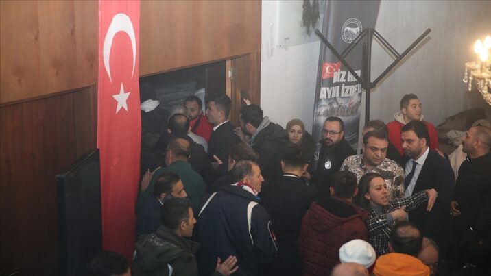 Şəhidlərin anım mərasimində tavan çökdü 