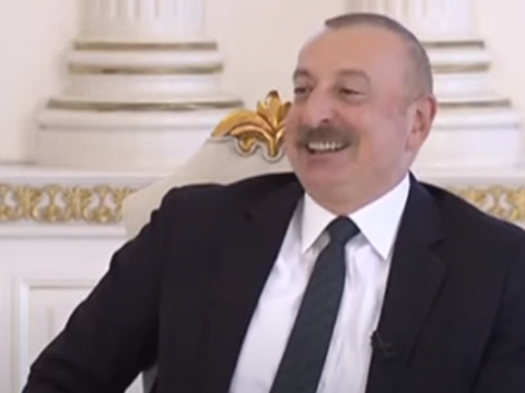 Prezident o anı yada salıb gülümsədi