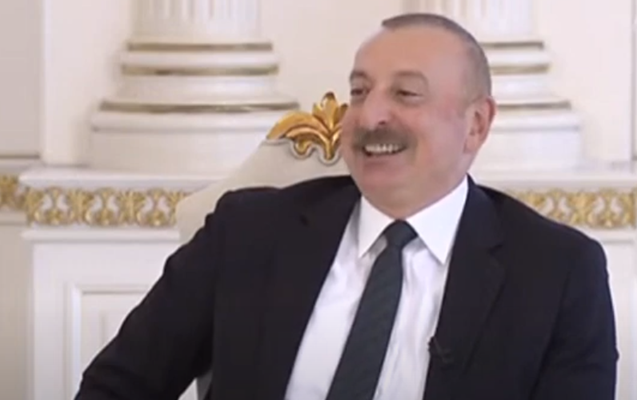 Prezident o anı yada salıb gülümsədi