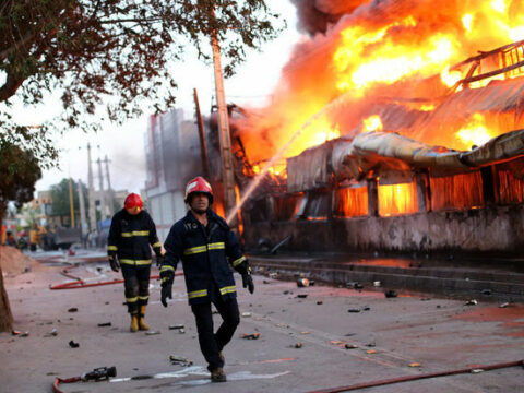İranda fabrik yanğınında dörd nəfər ölüb