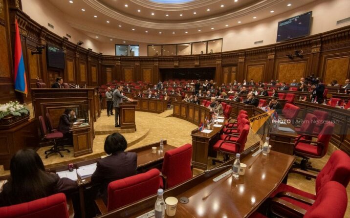 müxalifət hakimiyyəti saxtakarlıqda ittiham edib