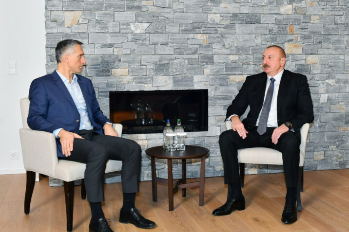 İlham Əliyev “Signify” şirkətinin baş icraçı direktoru ilə görüşdü