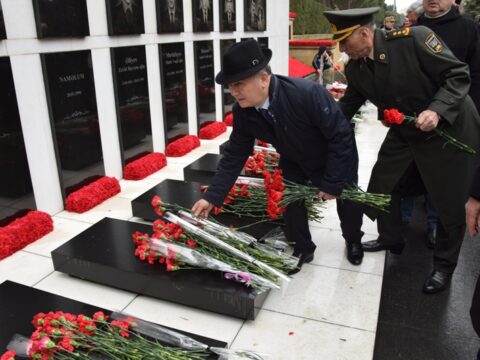 Veteranlar Ümumxalq Hüzn Gününün 33-cü ildönümü ilə bağlı Şəhidlər Xiyabanını ziyarət edib