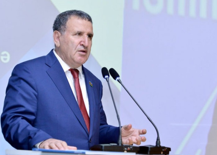 40 yaşına qədər olan elmlər doktorlarının sayı cəmi 8 nəfərdir