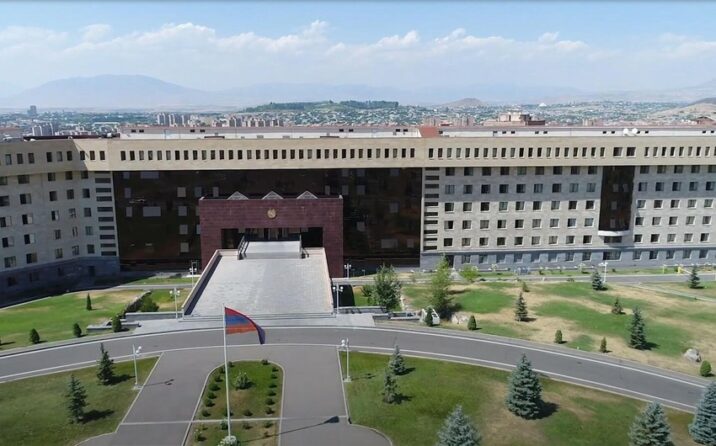 Ermənistan KİV Müdafiə Nazirliyini sərt tənqid edib: “Bu, vicdansızlıqdır”