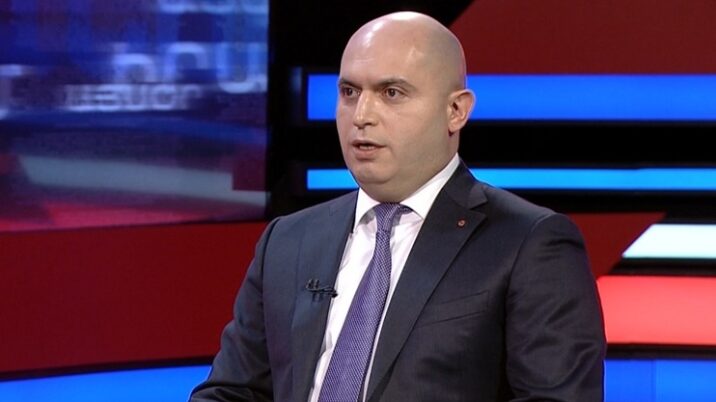 “Azərbaycan hansı musiqini ifa edirsə, Paşinyan ona oynayır”