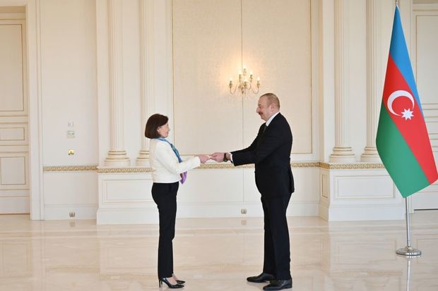 İlham Əliyev Fransanın yeni səfirinin etimadnaməsini qəbul etdi